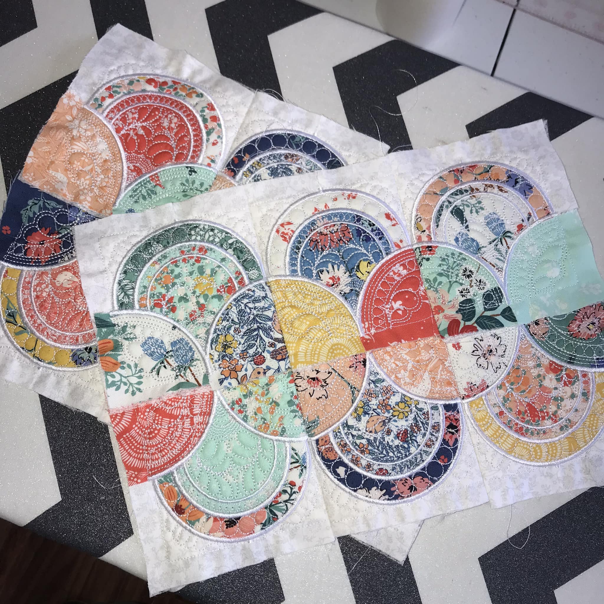 Scallop Block and Quilt 4x4 5x5 6x6 7x7 In the hoop machine embroidery designs