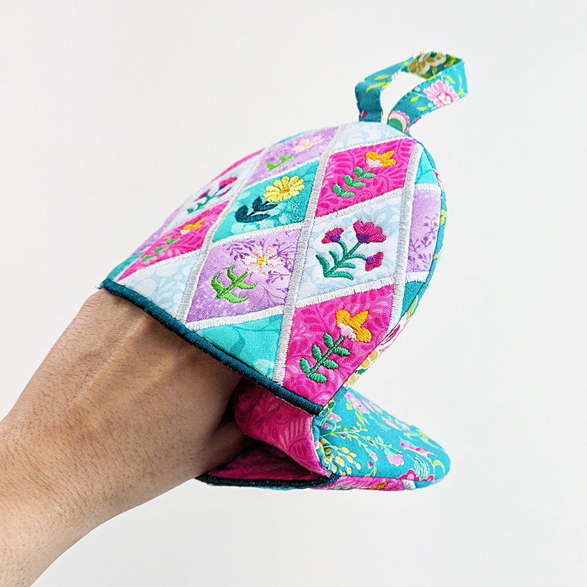Floral Diamond Oven Mitt in use