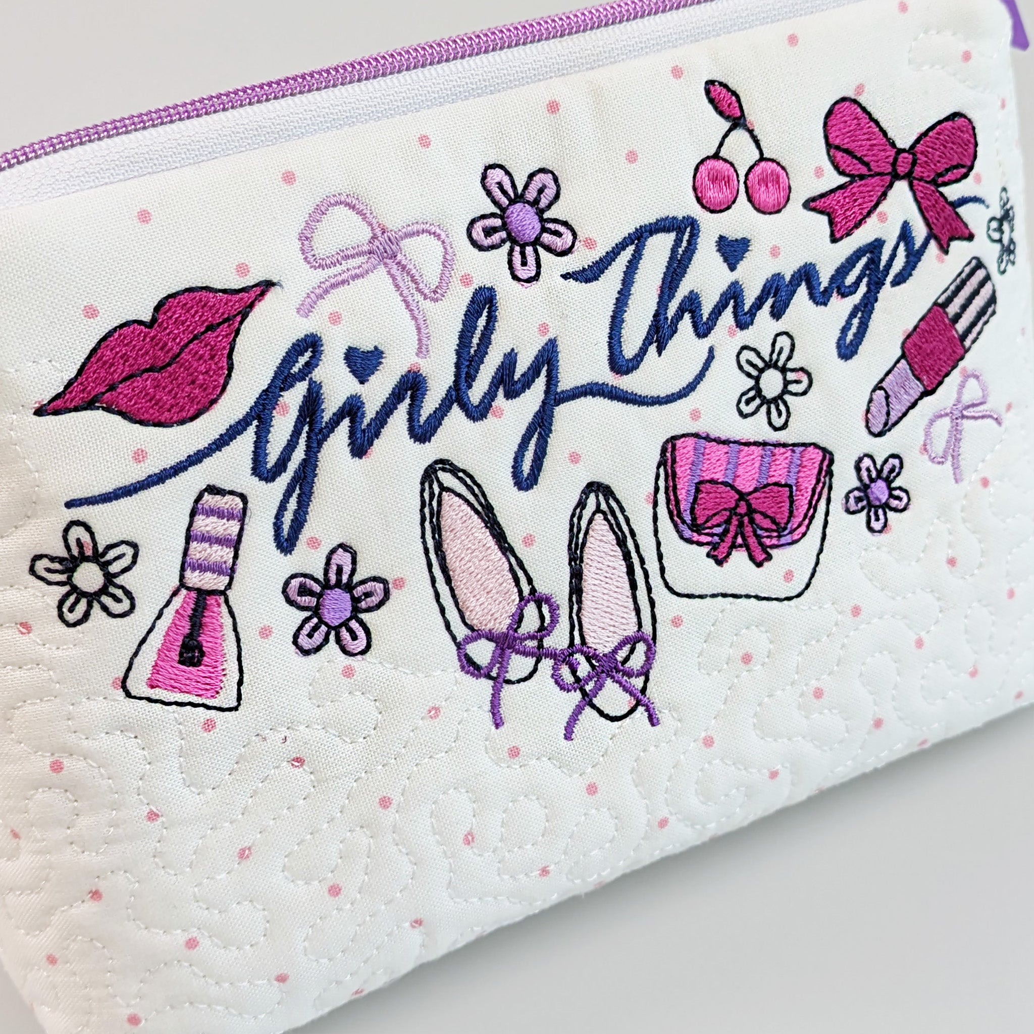 Girly Things Zipper Purse In the hoop machine embroidery designs