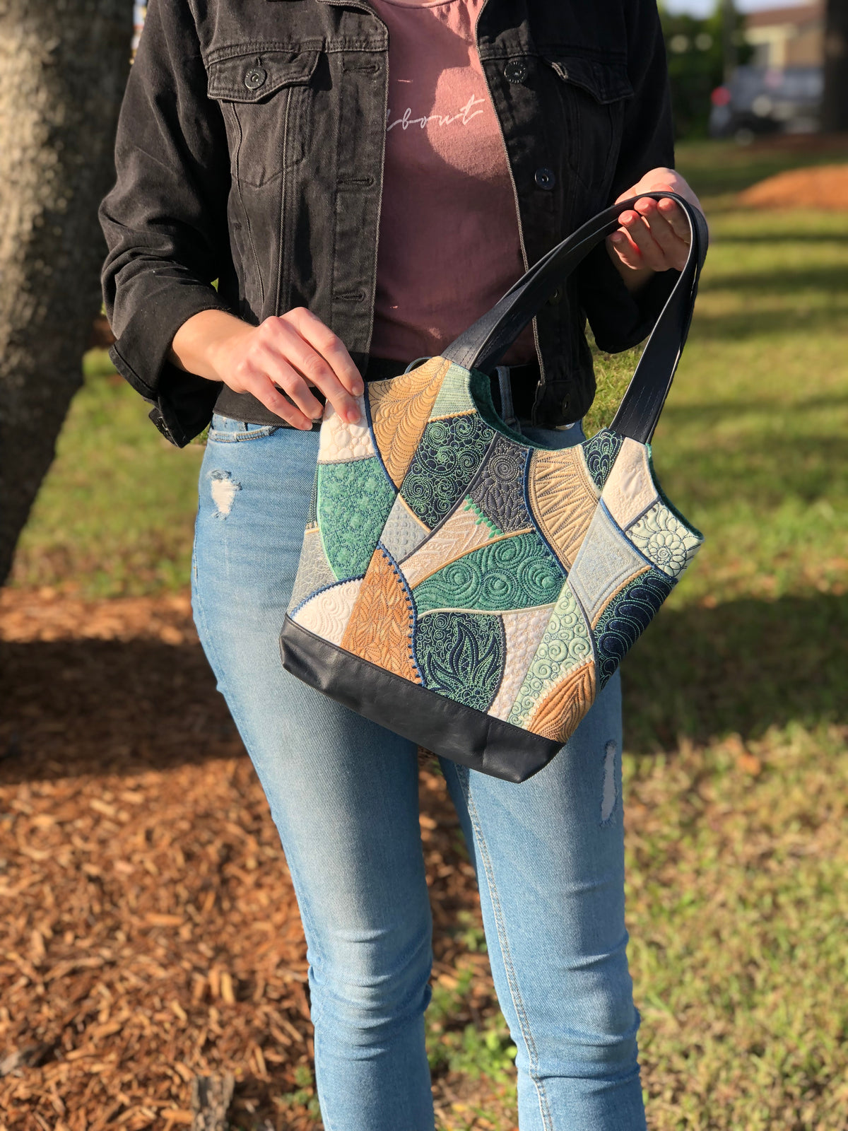 Quilted Patchwork Handbag In the hoop machine embroidery designs