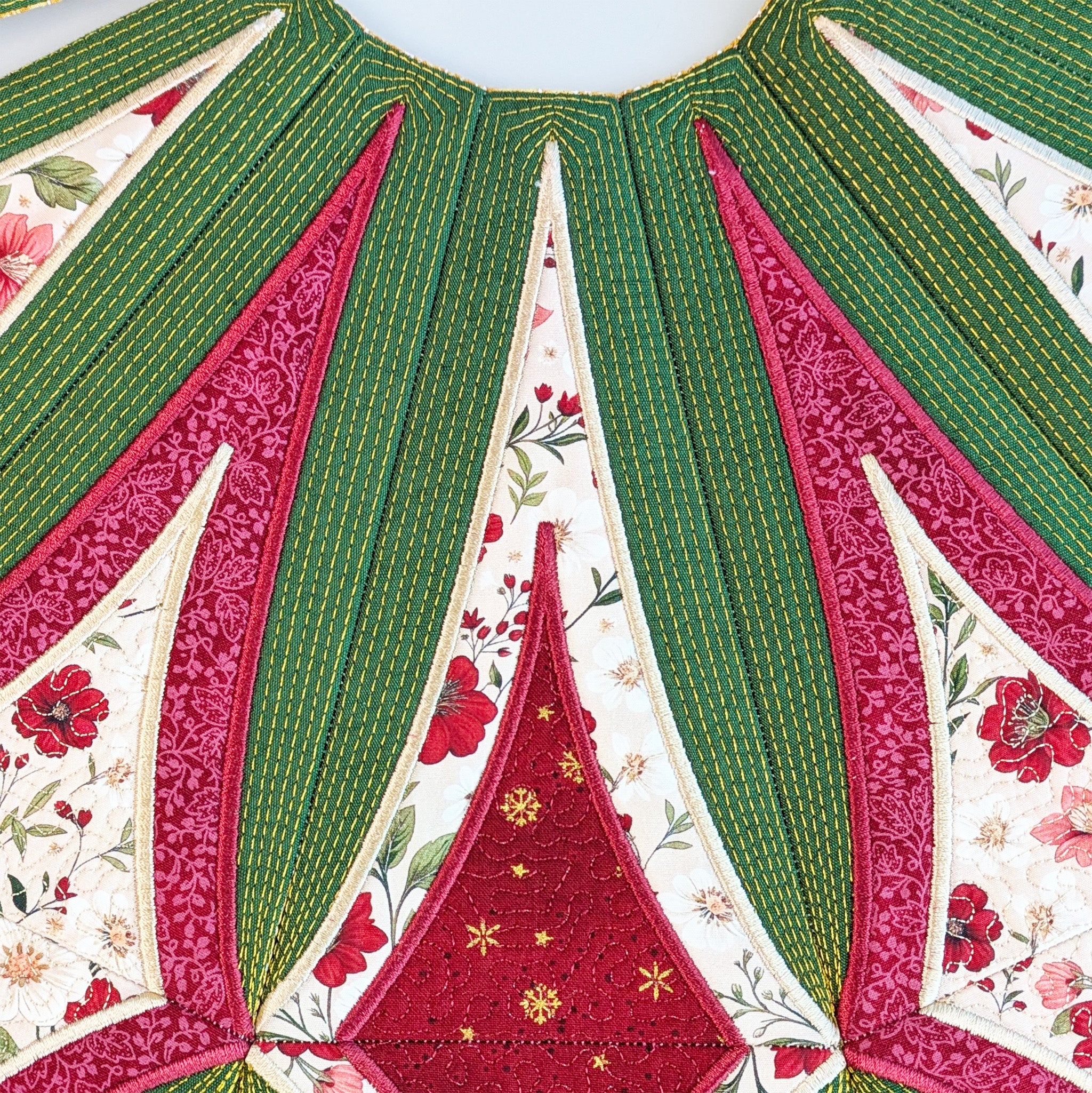 Star and Ribbon Tree Skirt In the hoop machine embroidery designs