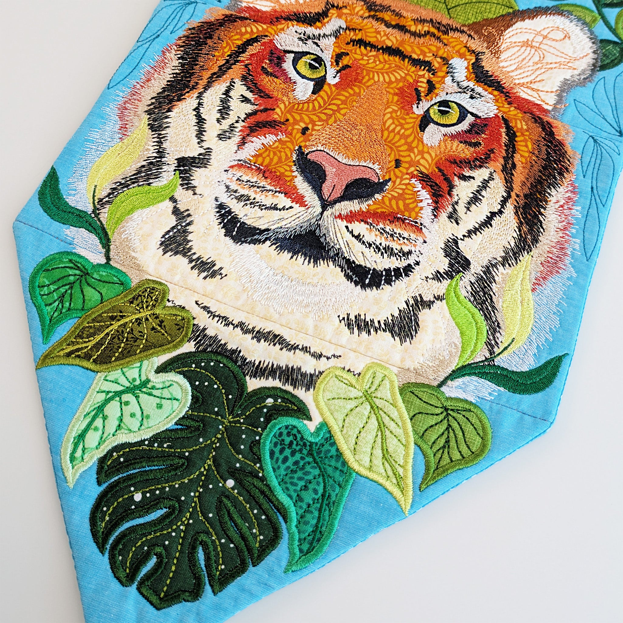 Tiger Jungle Hanger In the hoop machine embroidery designs