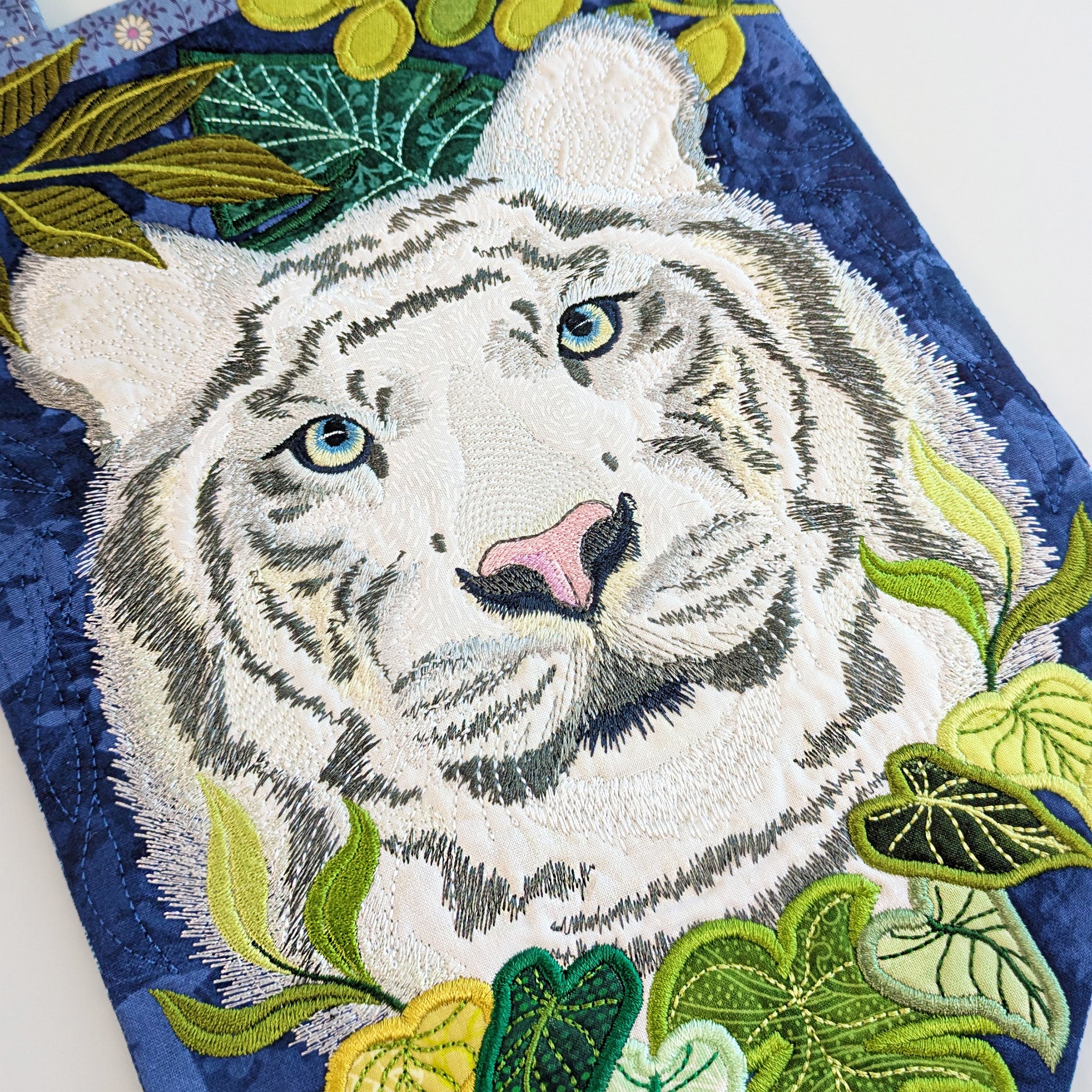 Tiger Jungle Hanger In the hoop machine embroidery designs