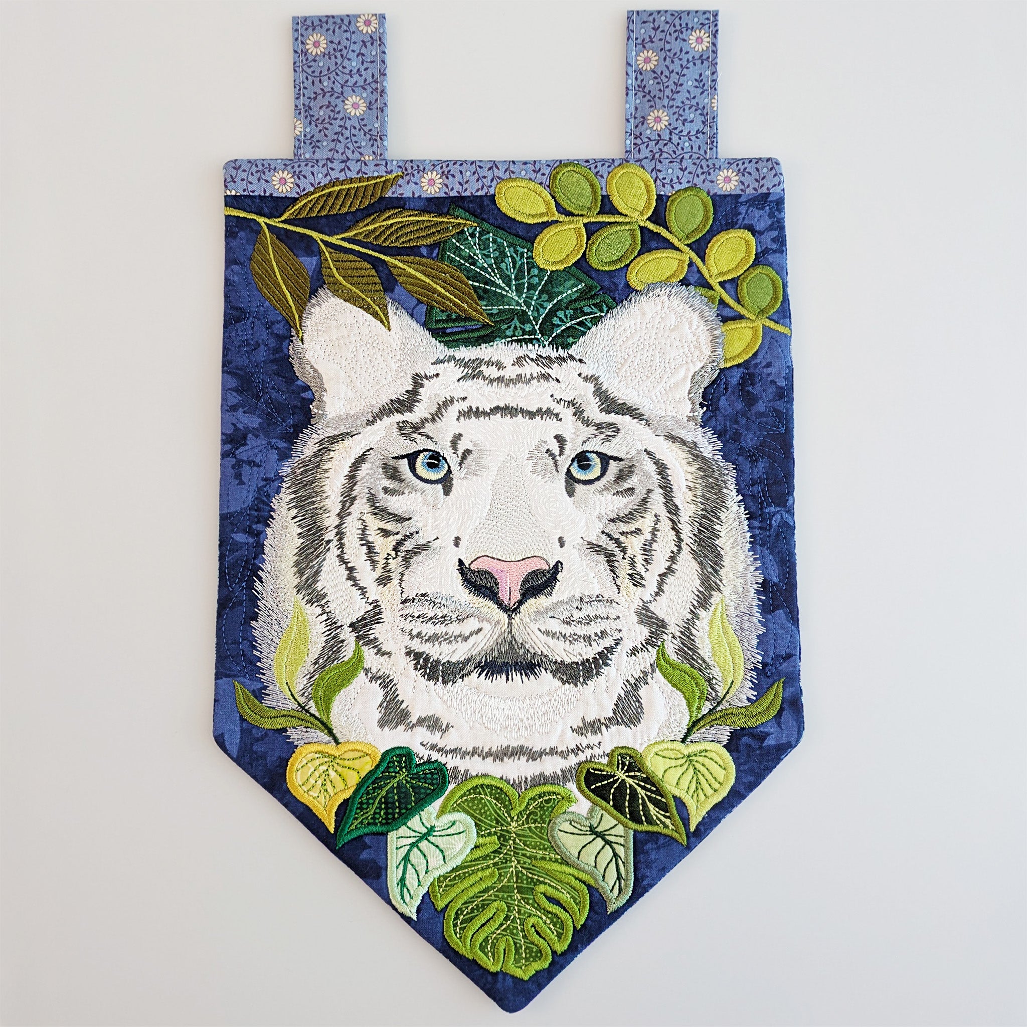Tiger Jungle Hanger In the hoop machine embroidery designs
