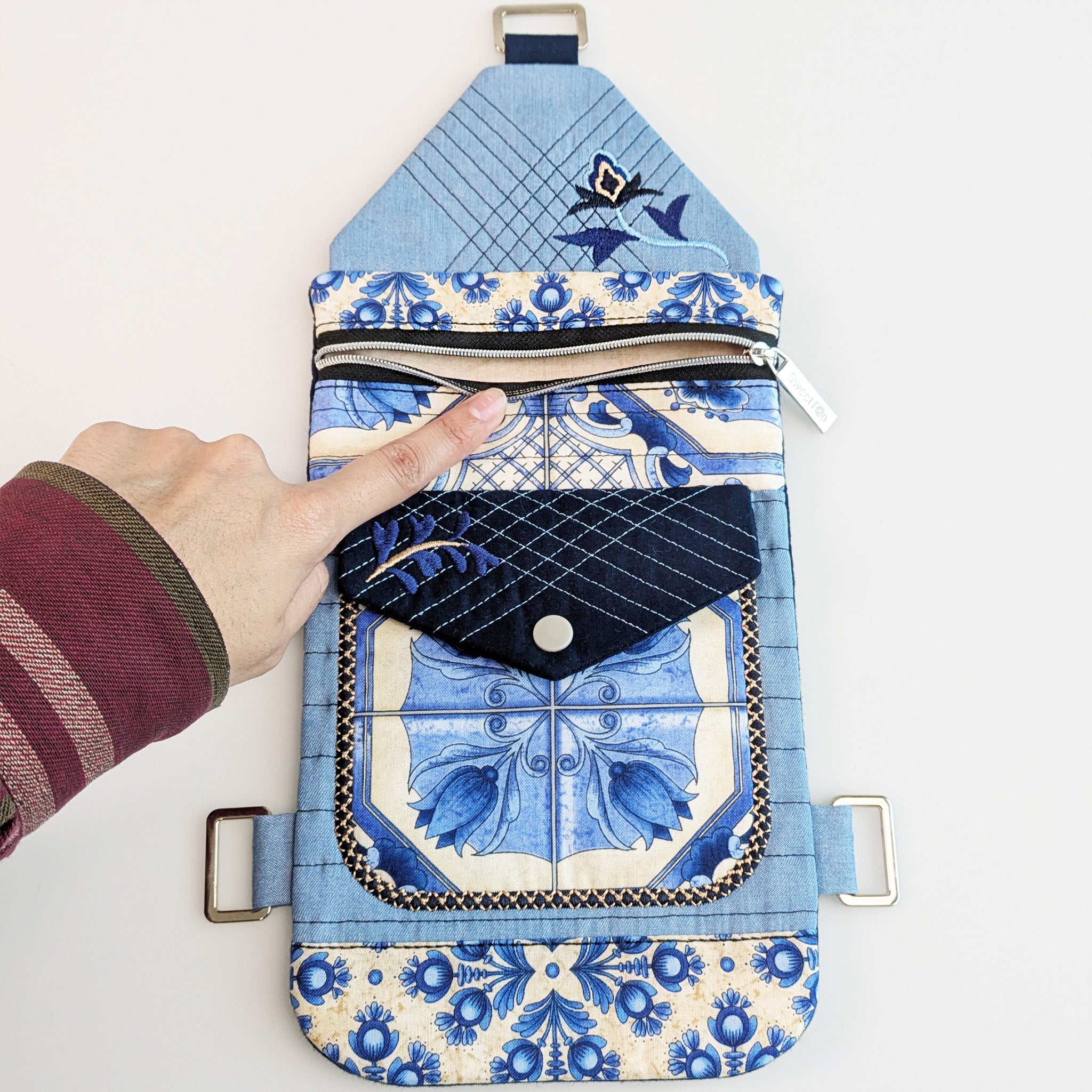 Travel Buddy Crossbody Bag In the hoop machine embroidery designs