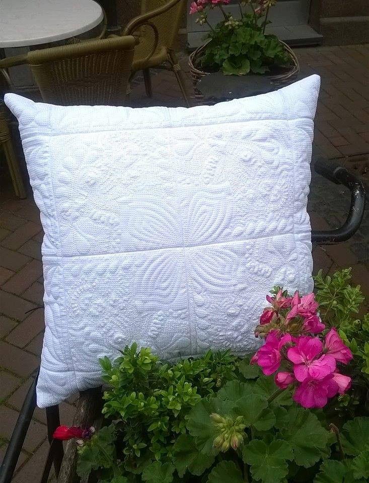 Paisley Fantasy Quilt 5x5 6x6 7x7 - Sweet Pea Australia In the hoop machine embroidery designs. in the hoop project, in the hoop embroidery designs, craft in the hoop project, diy in the hoop project, diy craft in the hoop project, in the hoop embroidery patterns, design in the hoop patterns, embroidery designs for in the hoop embroidery projects, best in the hoop machine embroidery designs perfect for all hoops and embroidery machines