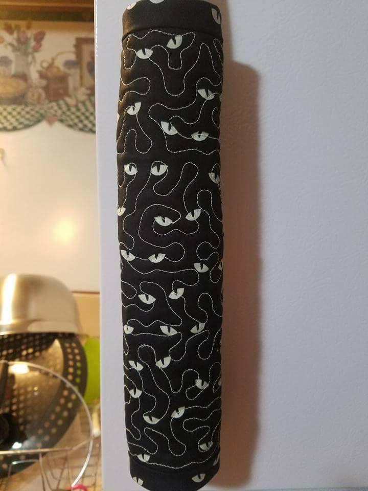 Quilted Fridge Handle Wrap 6x10 and 7x12 - Sweet Pea Australia In the hoop machine embroidery designs. in the hoop project, in the hoop embroidery designs, craft in the hoop project, diy in the hoop project, diy craft in the hoop project, in the hoop embroidery patterns, design in the hoop patterns, embroidery designs for in the hoop embroidery projects, best in the hoop machine embroidery designs perfect for all hoops and embroidery machines