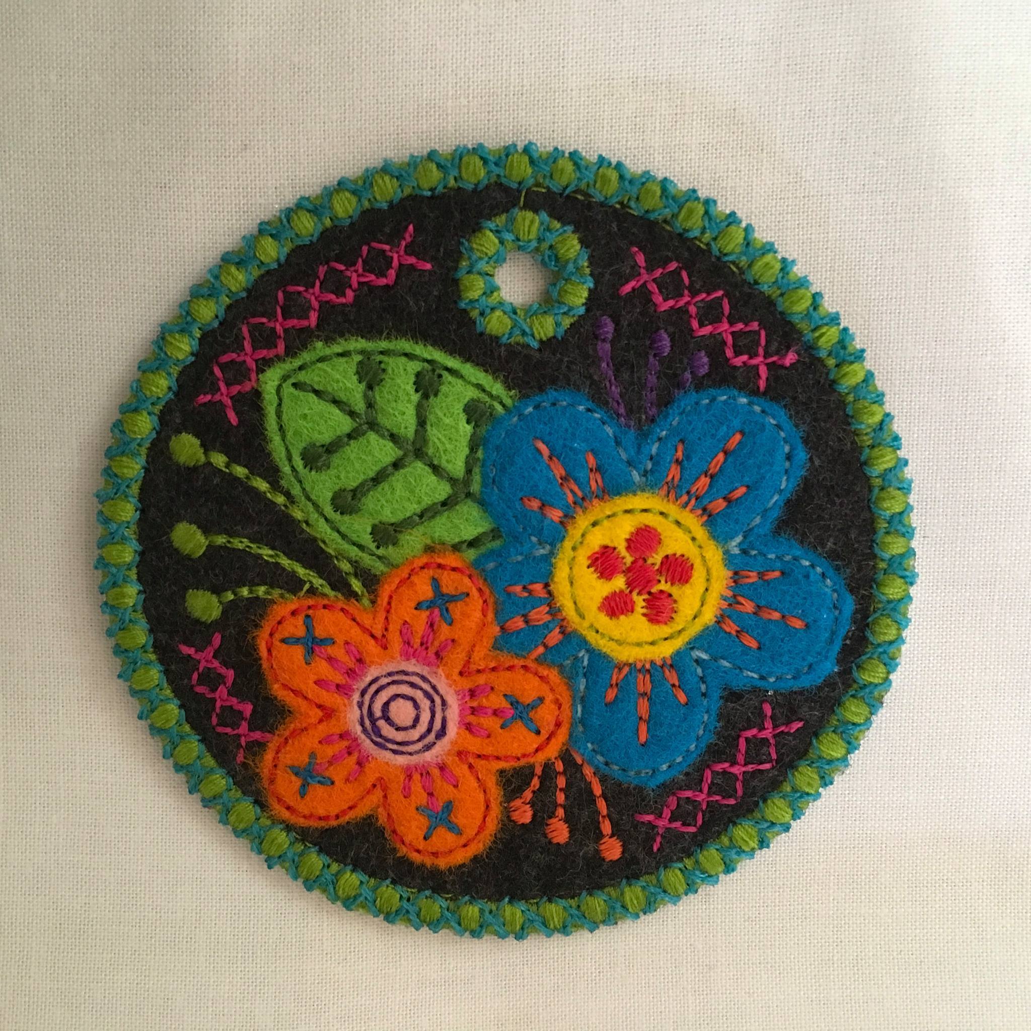 Flower luggage tags and Zipper Purse 4x4 5x5 6x6 - Sweet Pea Australia In the hoop machine embroidery designs. in the hoop project, in the hoop embroidery designs, craft in the hoop project, diy in the hoop project, diy craft in the hoop project, in the hoop embroidery patterns, design in the hoop patterns, embroidery designs for in the hoop embroidery projects, best in the hoop machine embroidery designs perfect for all hoops and embroidery machines