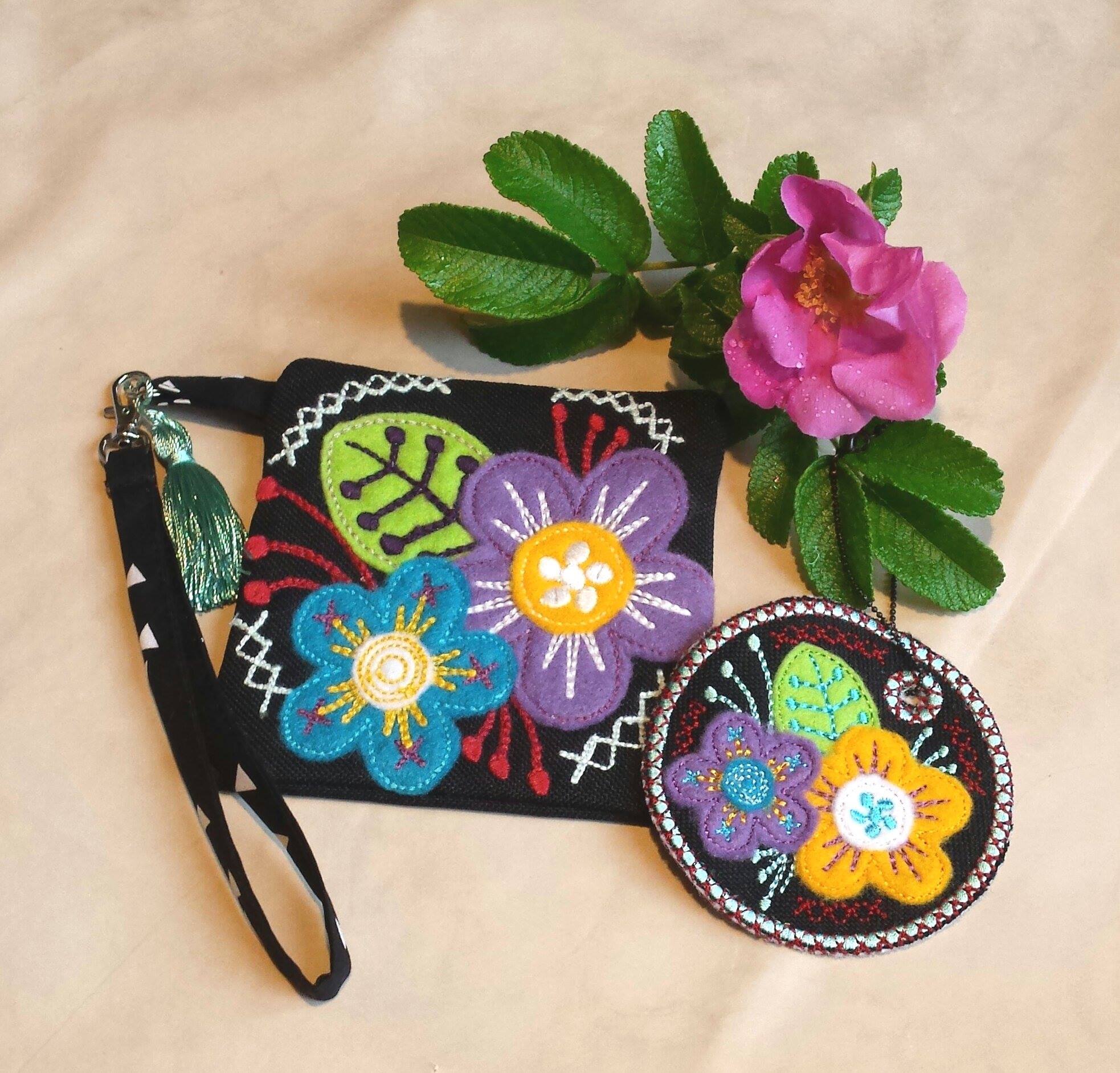 Flower luggage tags and Zipper Purse 4x4 5x5 6x6 - Sweet Pea Australia In the hoop machine embroidery designs. in the hoop project, in the hoop embroidery designs, craft in the hoop project, diy in the hoop project, diy craft in the hoop project, in the hoop embroidery patterns, design in the hoop patterns, embroidery designs for in the hoop embroidery projects, best in the hoop machine embroidery designs perfect for all hoops and embroidery machines