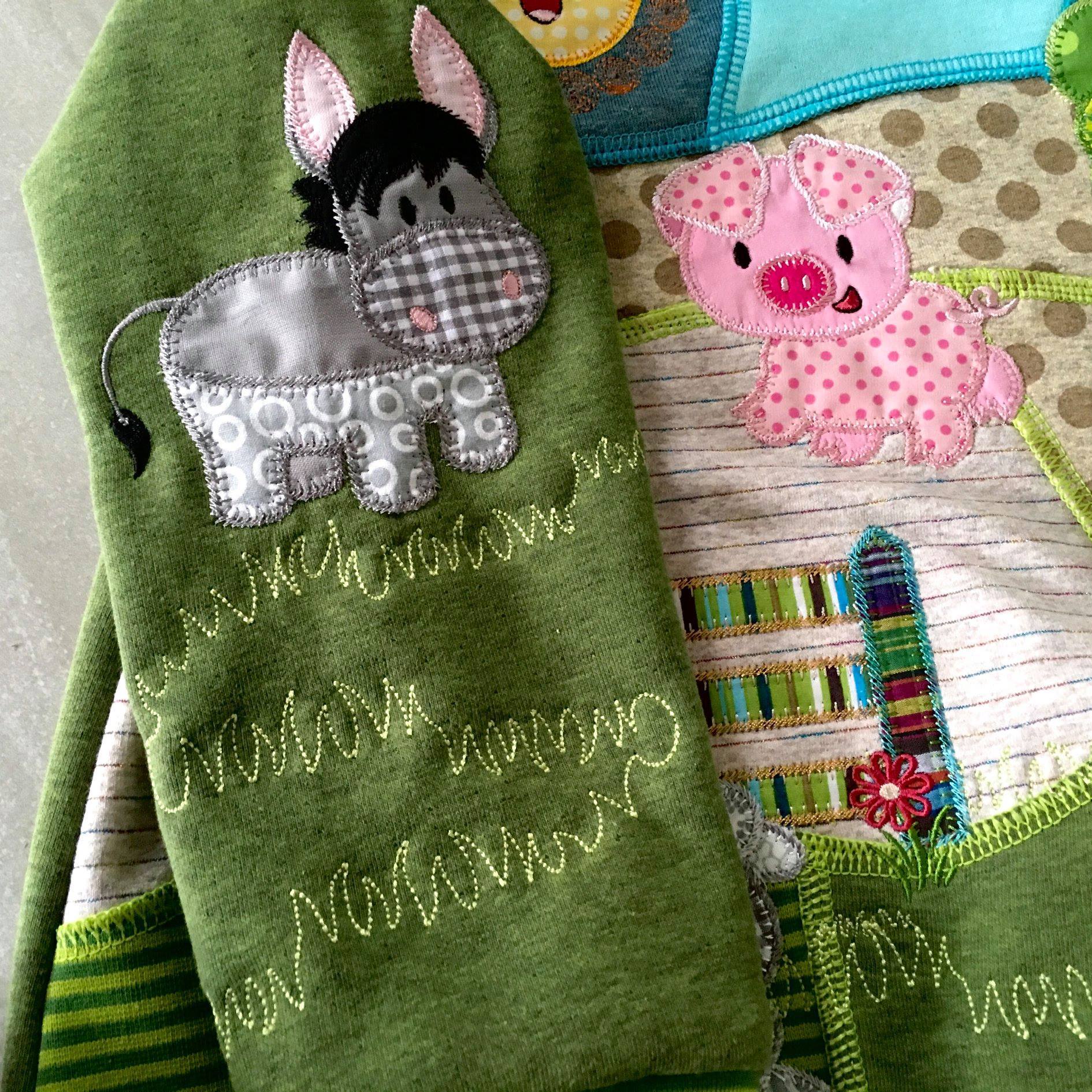 Farm Animals (Floating) Quilt 5x7 - Sweet Pea Australia In the hoop machine embroidery designs. in the hoop project, in the hoop embroidery designs, craft in the hoop project, diy in the hoop project, diy craft in the hoop project, in the hoop embroidery patterns, design in the hoop patterns, embroidery designs for in the hoop embroidery projects, best in the hoop machine embroidery designs perfect for all hoops and embroidery machines