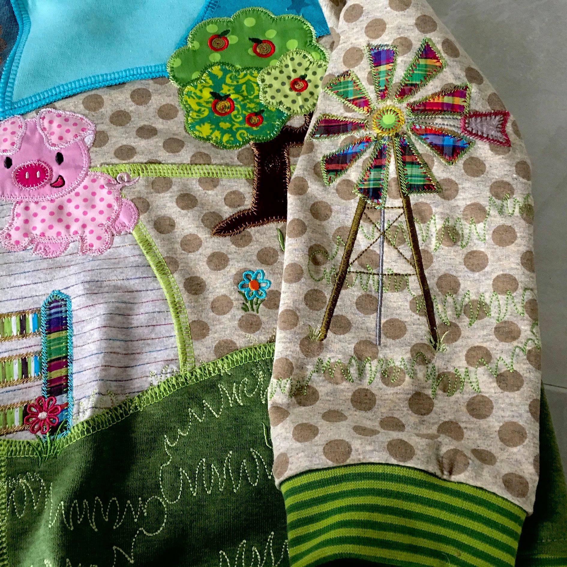 Farm Animals (Floating) Quilt 5x7 - Sweet Pea Australia In the hoop machine embroidery designs. in the hoop project, in the hoop embroidery designs, craft in the hoop project, diy in the hoop project, diy craft in the hoop project, in the hoop embroidery patterns, design in the hoop patterns, embroidery designs for in the hoop embroidery projects, best in the hoop machine embroidery designs perfect for all hoops and embroidery machines