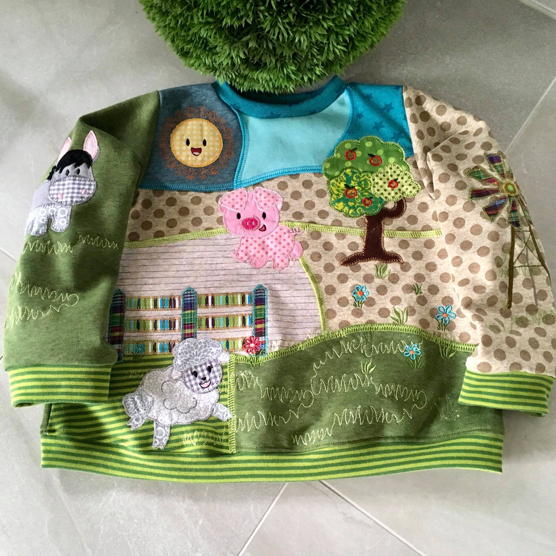 Farm Animals (Floating) Quilt 5x7 - Sweet Pea Australia In the hoop machine embroidery designs. in the hoop project, in the hoop embroidery designs, craft in the hoop project, diy in the hoop project, diy craft in the hoop project, in the hoop embroidery patterns, design in the hoop patterns, embroidery designs for in the hoop embroidery projects, best in the hoop machine embroidery designs perfect for all hoops and embroidery machines