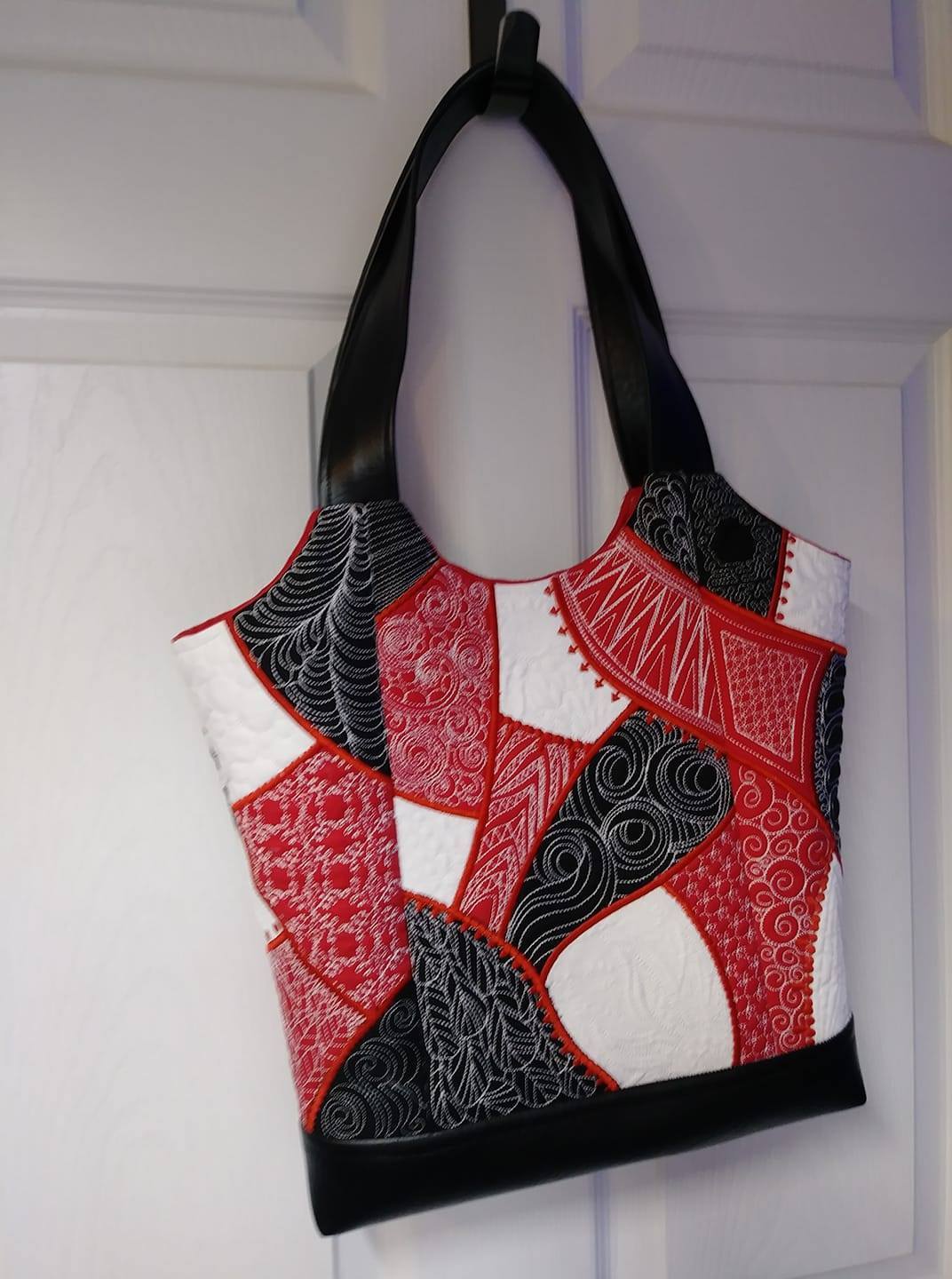 Quilted Patchwork Handbag 5x7 6x10 7x12 - Sweet Pea Australia In the hoop machine embroidery designs. in the hoop project, in the hoop embroidery designs, craft in the hoop project, diy in the hoop project, diy craft in the hoop project, in the hoop embroidery patterns, design in the hoop patterns, embroidery designs for in the hoop embroidery projects, best in the hoop machine embroidery designs perfect for all hoops and embroidery machines