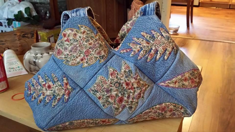 Leaf Quilt Blocks and Bag 4x4 5x5 6x6 - Sweet Pea Australia In the hoop machine embroidery designs. in the hoop project, in the hoop embroidery designs, craft in the hoop project, diy in the hoop project, diy craft in the hoop project, in the hoop embroidery patterns, design in the hoop patterns, embroidery designs for in the hoop embroidery projects, best in the hoop machine embroidery designs perfect for all hoops and embroidery machines