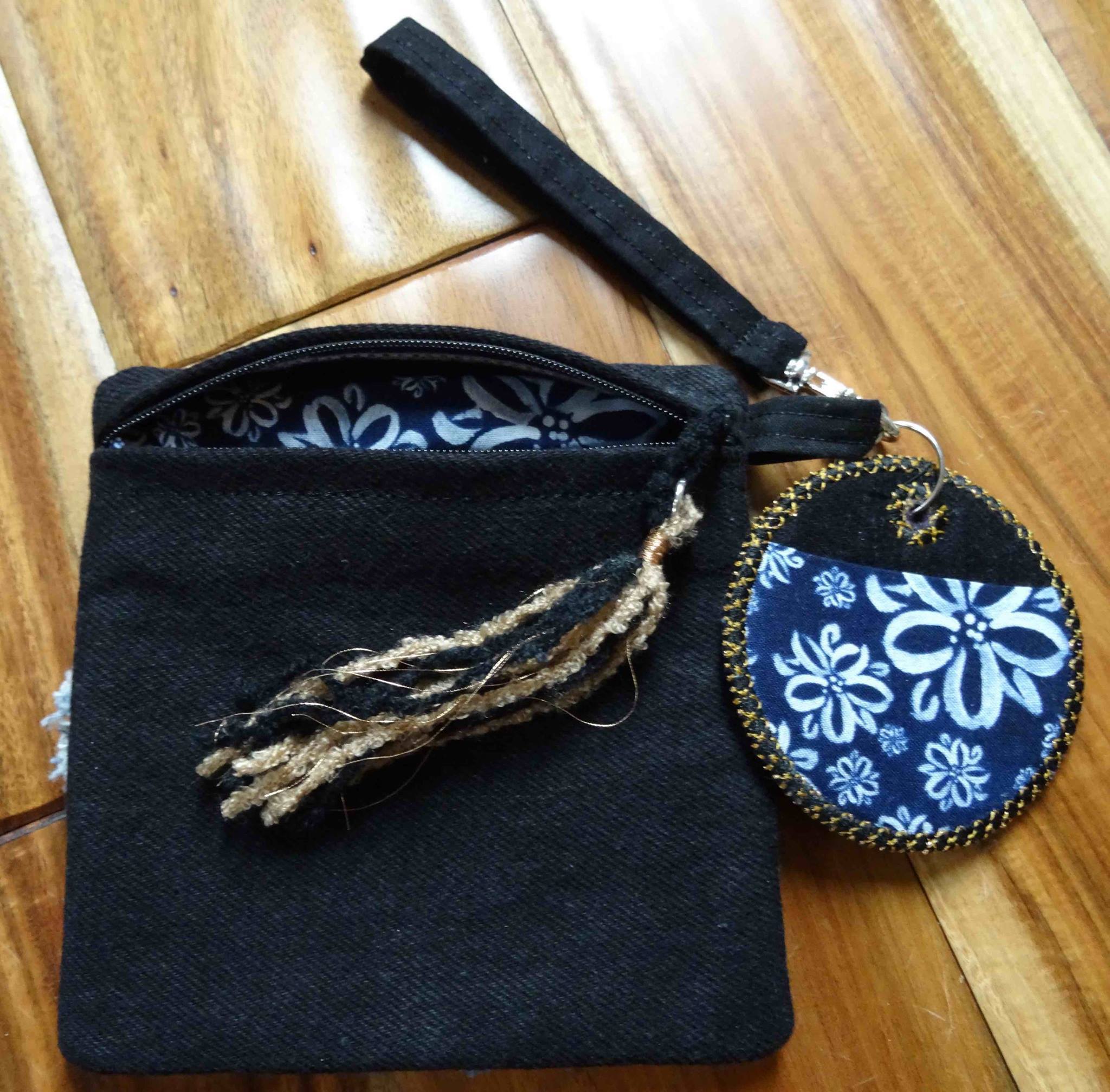 Flower luggage tags and Zipper Purse 4x4 5x5 6x6 - Sweet Pea Australia In the hoop machine embroidery designs. in the hoop project, in the hoop embroidery designs, craft in the hoop project, diy in the hoop project, diy craft in the hoop project, in the hoop embroidery patterns, design in the hoop patterns, embroidery designs for in the hoop embroidery projects, best in the hoop machine embroidery designs perfect for all hoops and embroidery machines