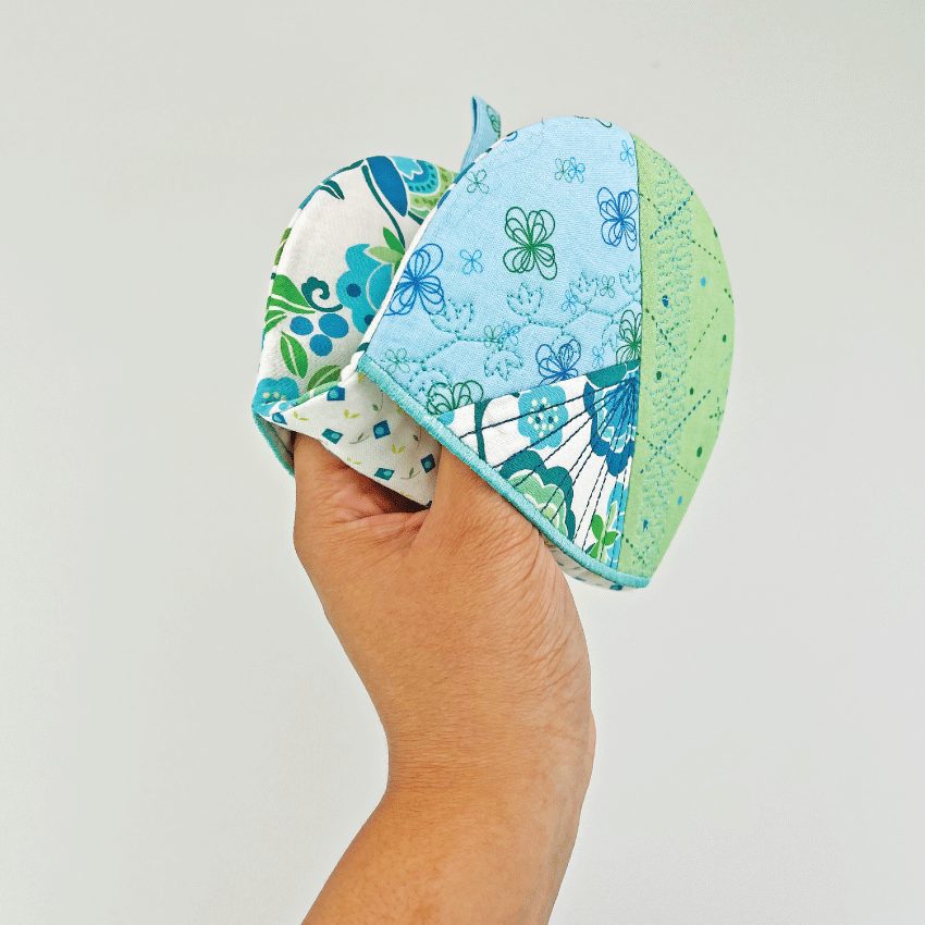 Simple Patchwork Oven Mitt 5x7 - Sweet Pea Australia In the hoop machine embroidery designs. in the hoop project, in the hoop embroidery designs, craft in the hoop project, diy in the hoop project, diy craft in the hoop project, in the hoop embroidery patterns, design in the hoop patterns, embroidery designs for in the hoop embroidery projects, best in the hoop machine embroidery designs perfect for all hoops and embroidery machines