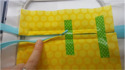 How to insert a zipper in an "in the hoop" machine embroidery zipper purse