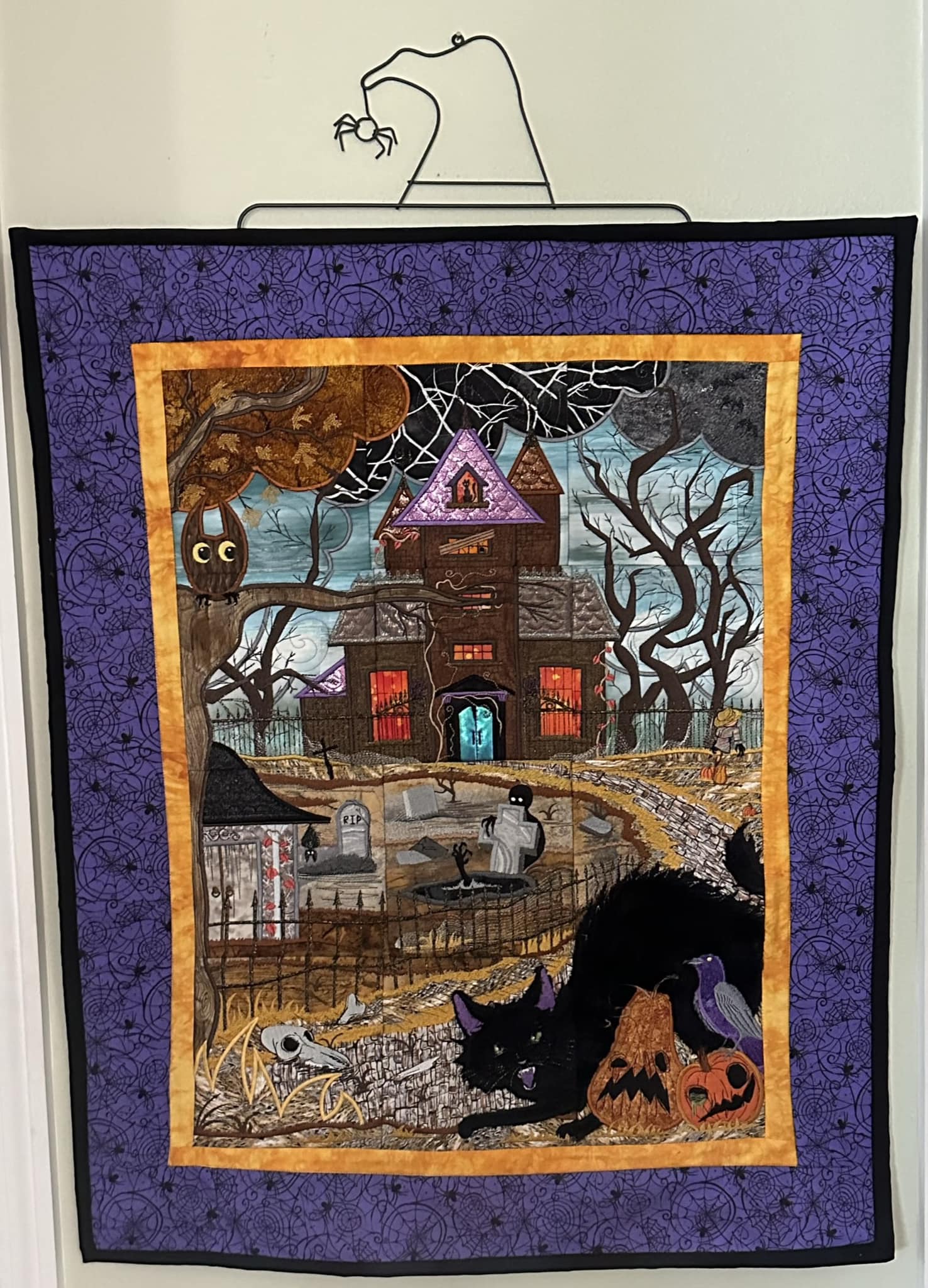 A Haunting Scene Mini Quilt 4x4 5x5 6x6 7x7 8x8 - Sweet Pea In The Hoop Machine Embroidery Design