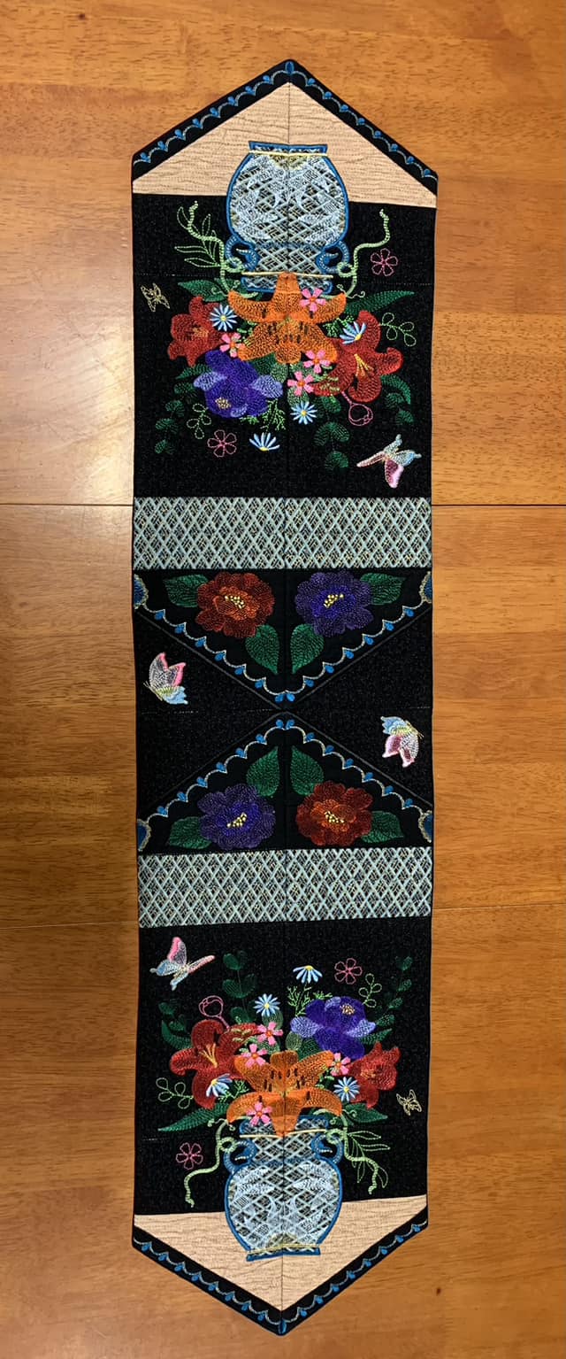Flourishing Vase Runner 5x7 6x10 8x12 - Sweet Pea In The Hoop Machine Embroidery Design