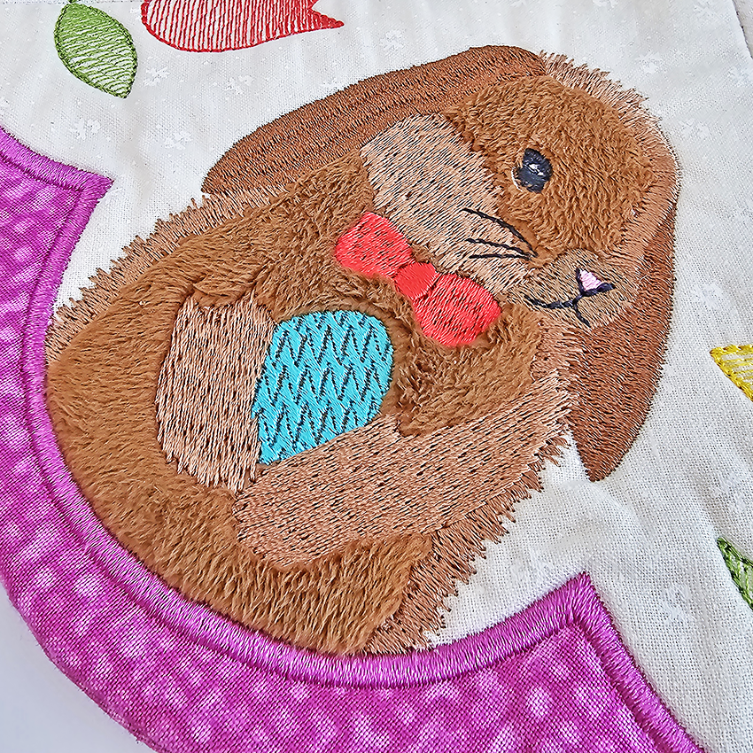 Easter animals, table centre, centrepiece, in the hoop, machine embroidery, rabbits, chicks, eggs