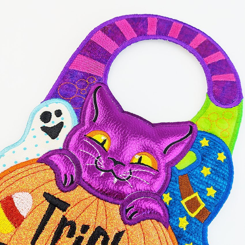 Halloween Doorhanger Trick or Treat close up 1