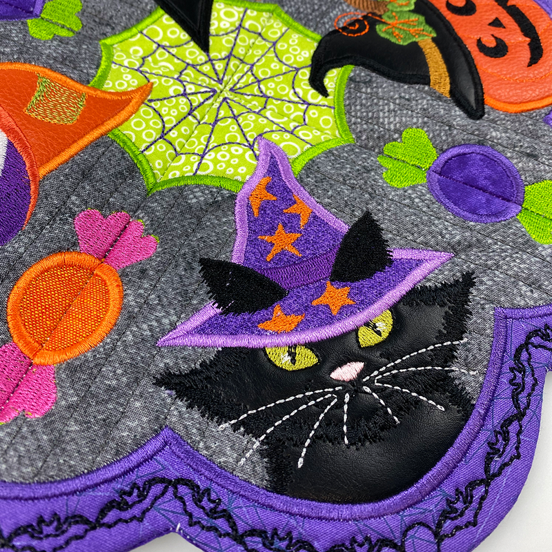 Halloween Friends Table Topper cat close up
