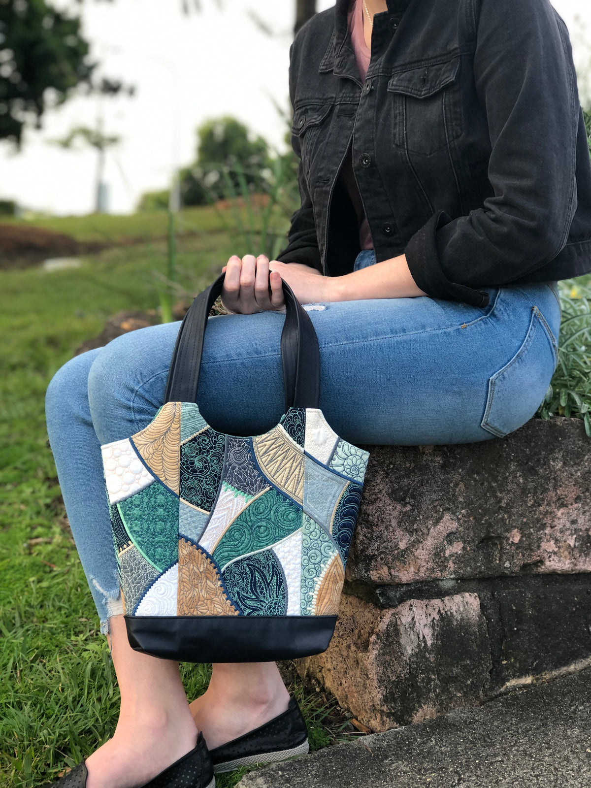 Quilted Patchwork Handbag In the hoop machine embroidery designs