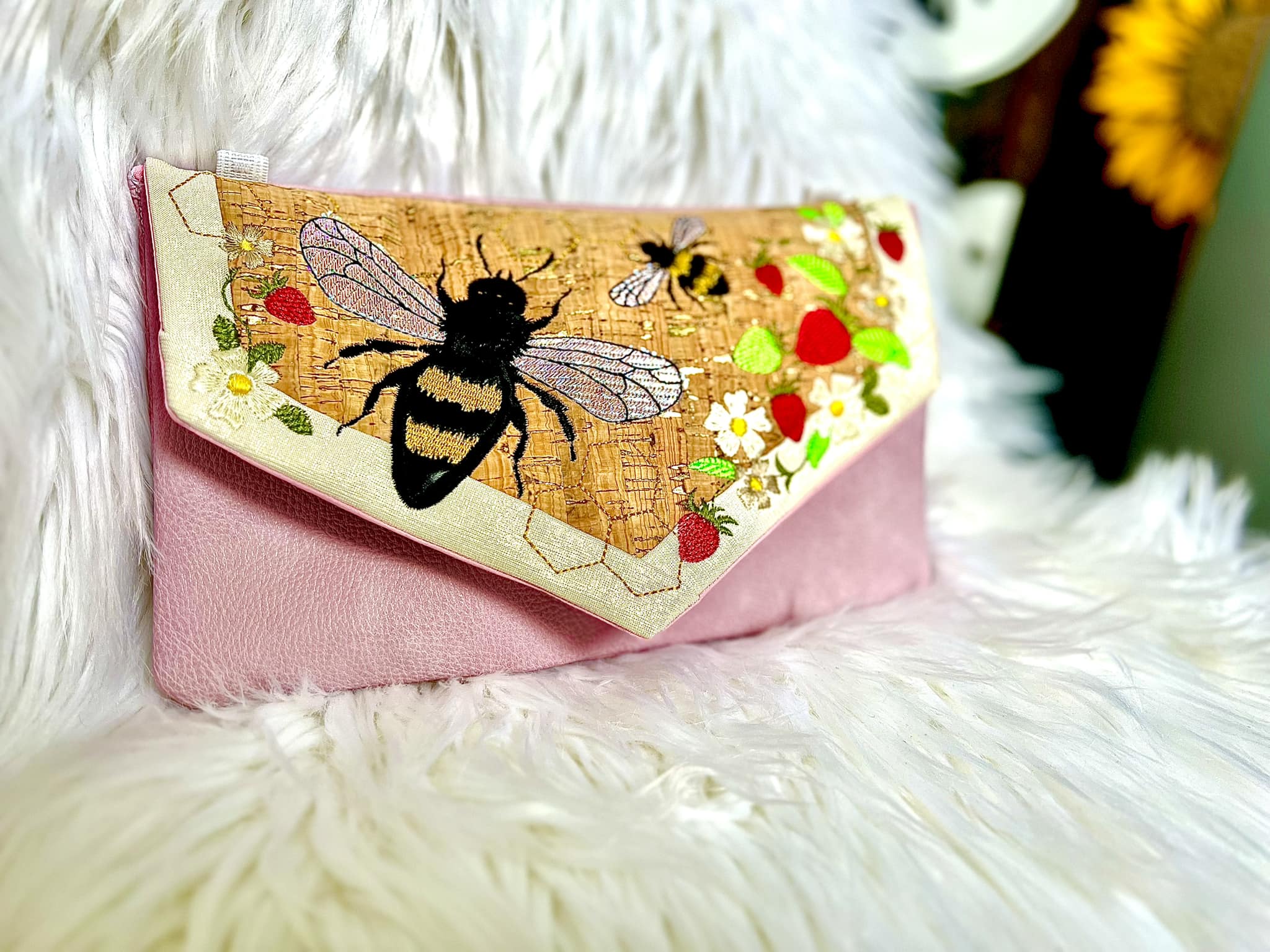 Summer Bee Clutch 5x7 6x10 7x12