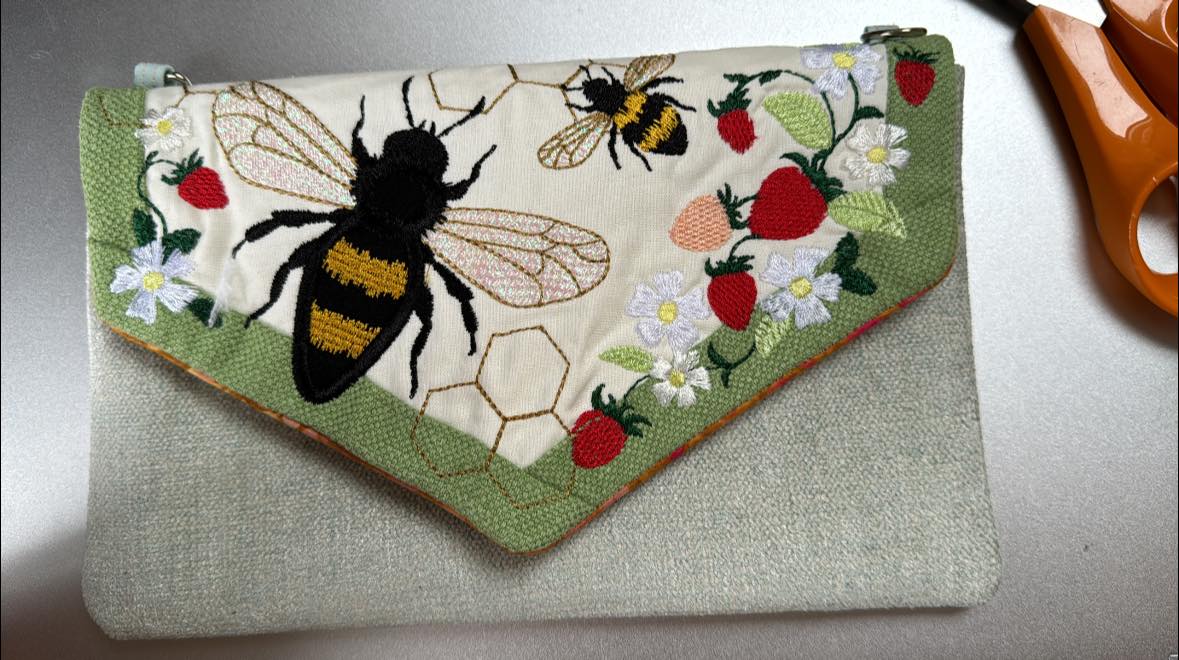 Summer Bee Clutch 5x7 6x10 7x12