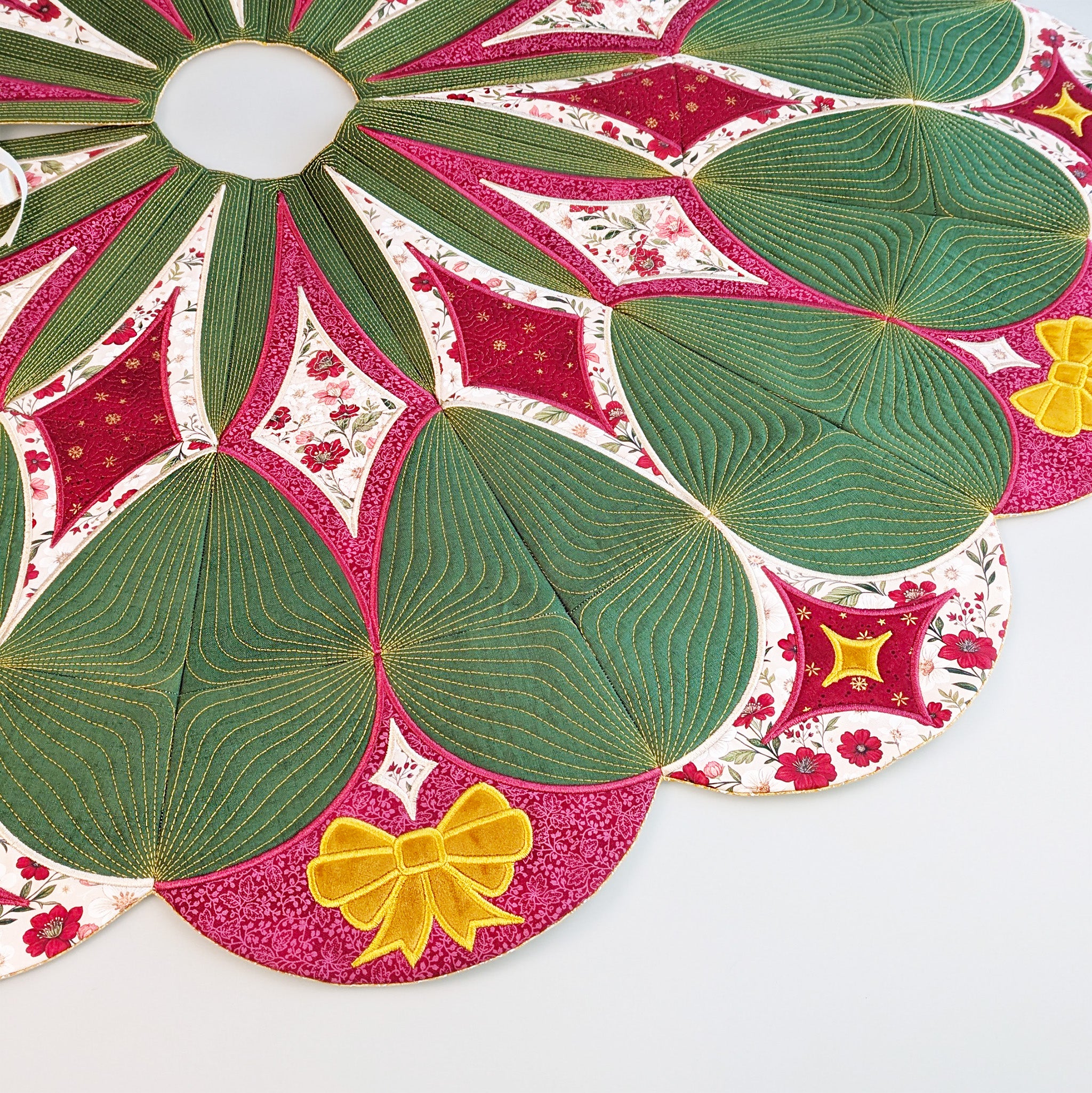 Star and Ribbon Tree Skirt In the hoop machine embroidery designs