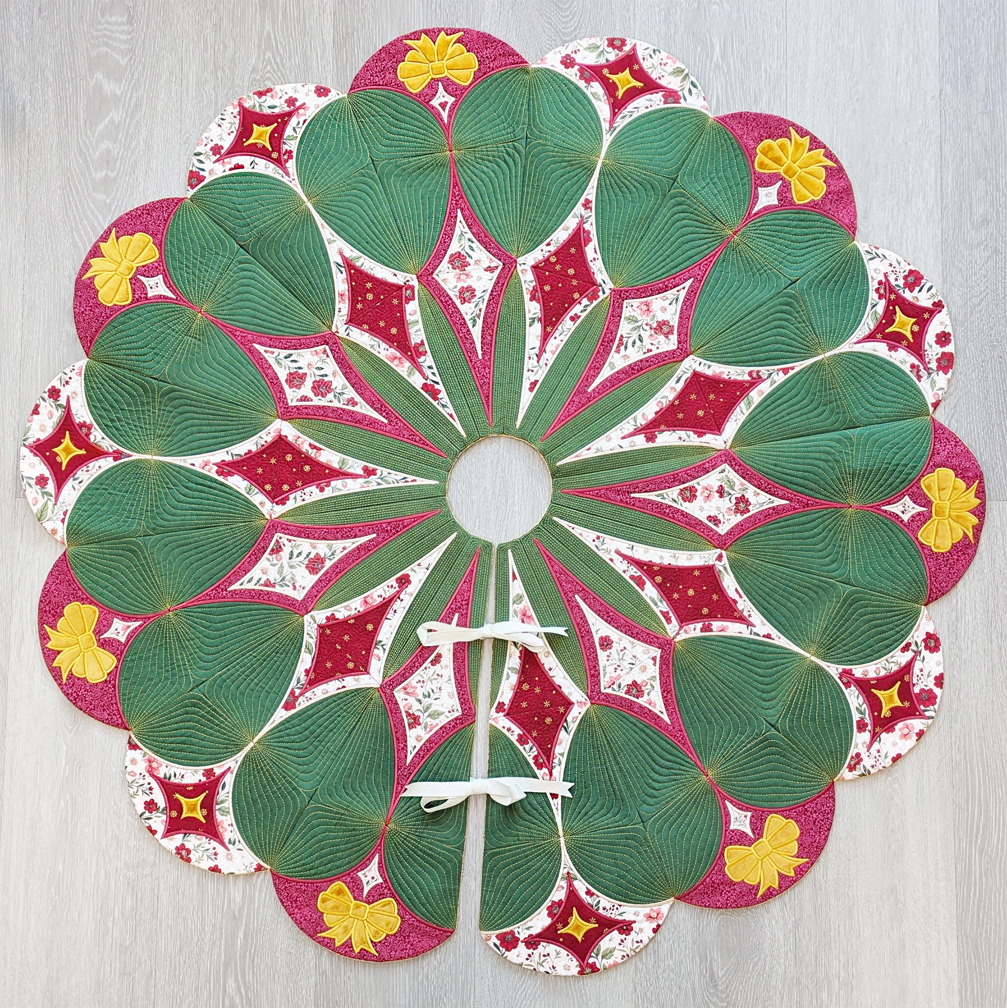 Star and Ribbon Tree Skirt In the hoop machine embroidery designs