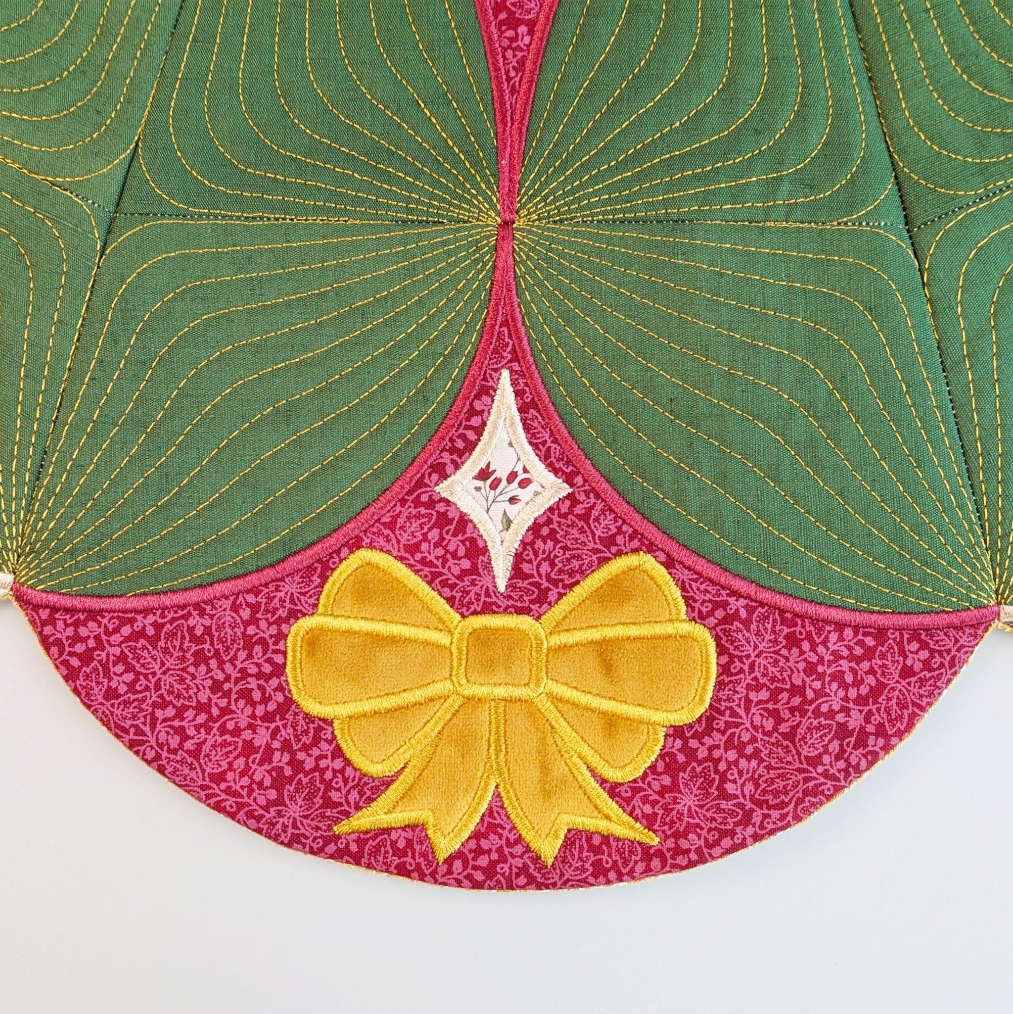 Star and Ribbon Tree Skirt In the hoop machine embroidery designs