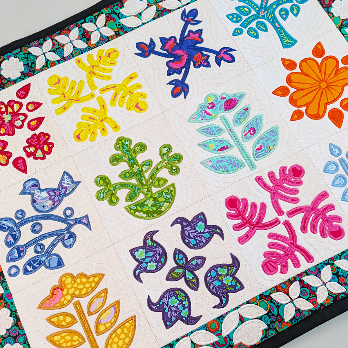 Stark Contrast Quilt In the hoop machine embroidery designs