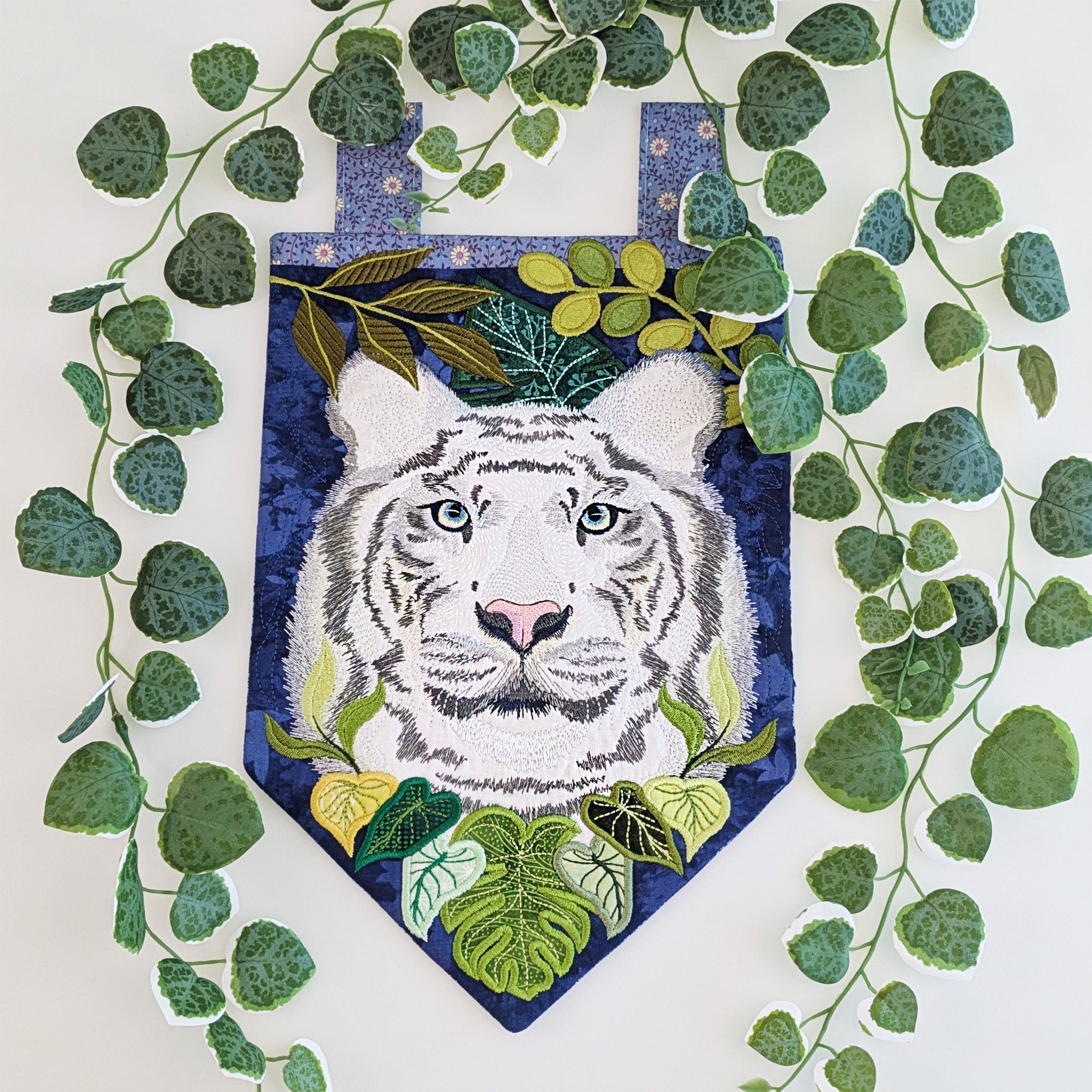 Tiger Jungle Hanger In the hoop machine embroidery designs