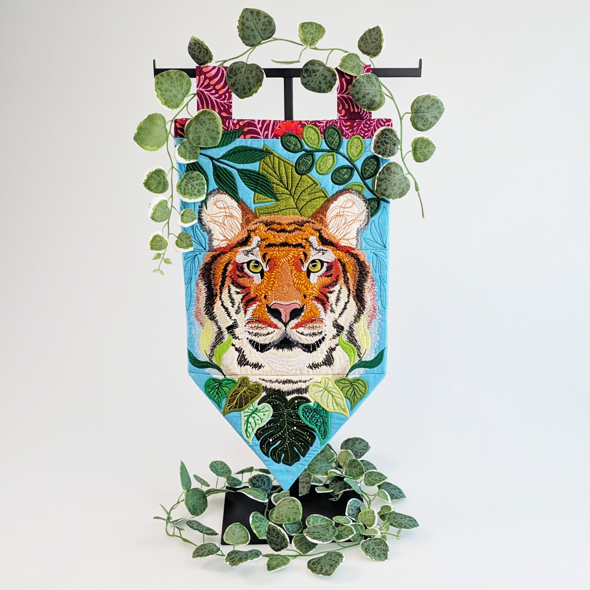 Tiger Jungle Hanger In the hoop machine embroidery designs