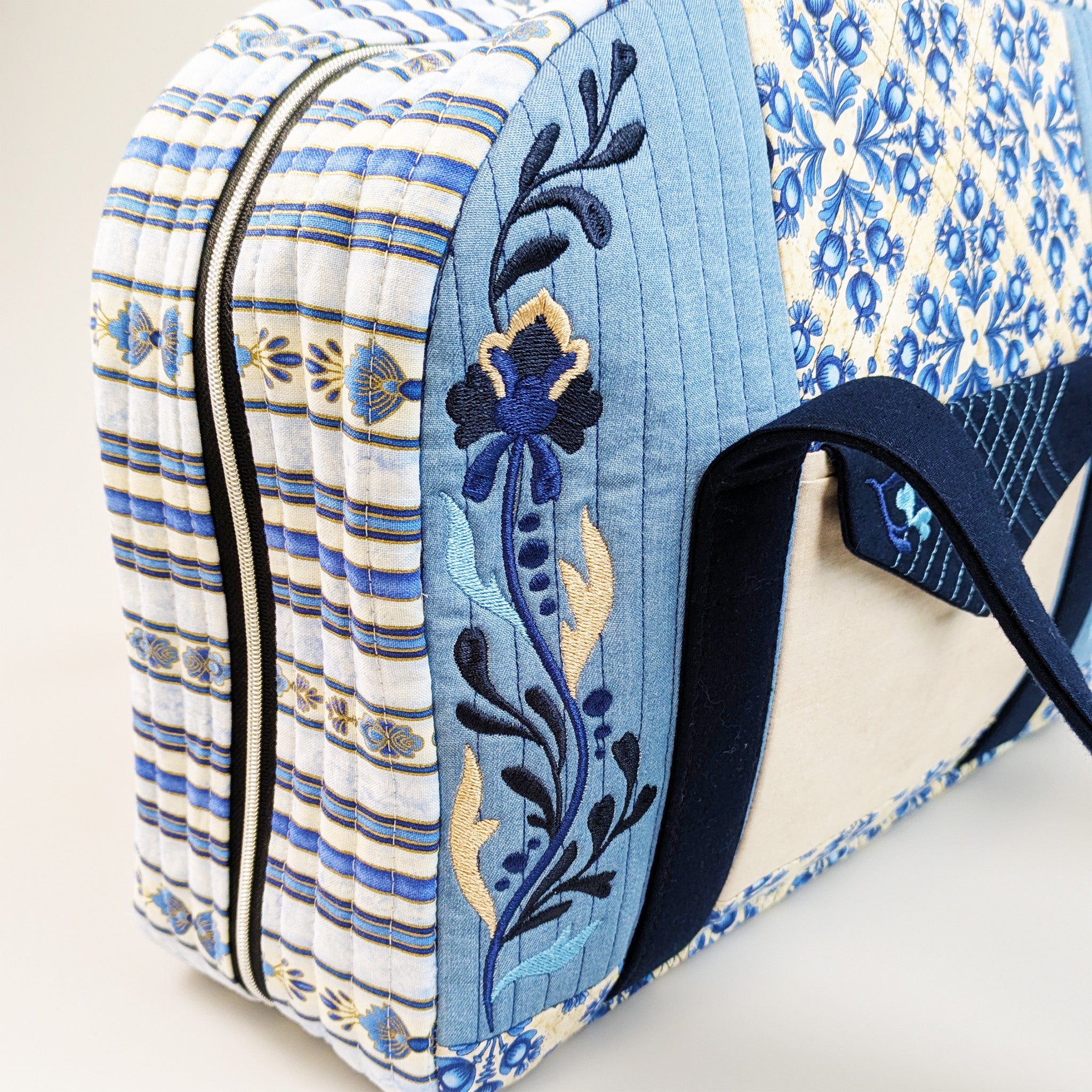Travel Buddy Tote In the hoop machine embroidery designs