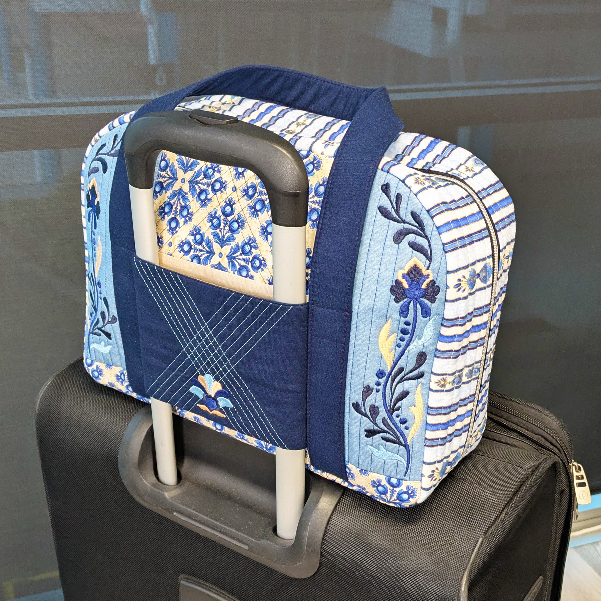 Travel Buddy Tote In the hoop machine embroidery designs