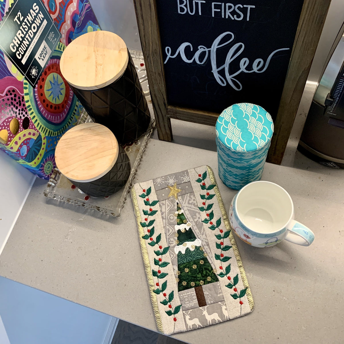 In The Hoop Embroidery - Christmas Tree Mug Rug