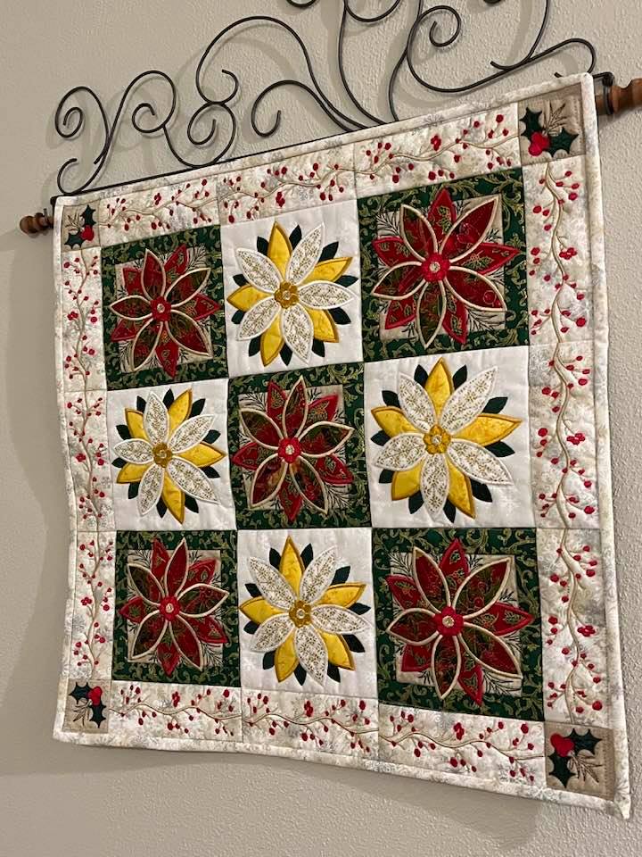 BLOOMING POINSETTIA SQUARE - Machine Embroidered Quilt Blocks (AzEB) store