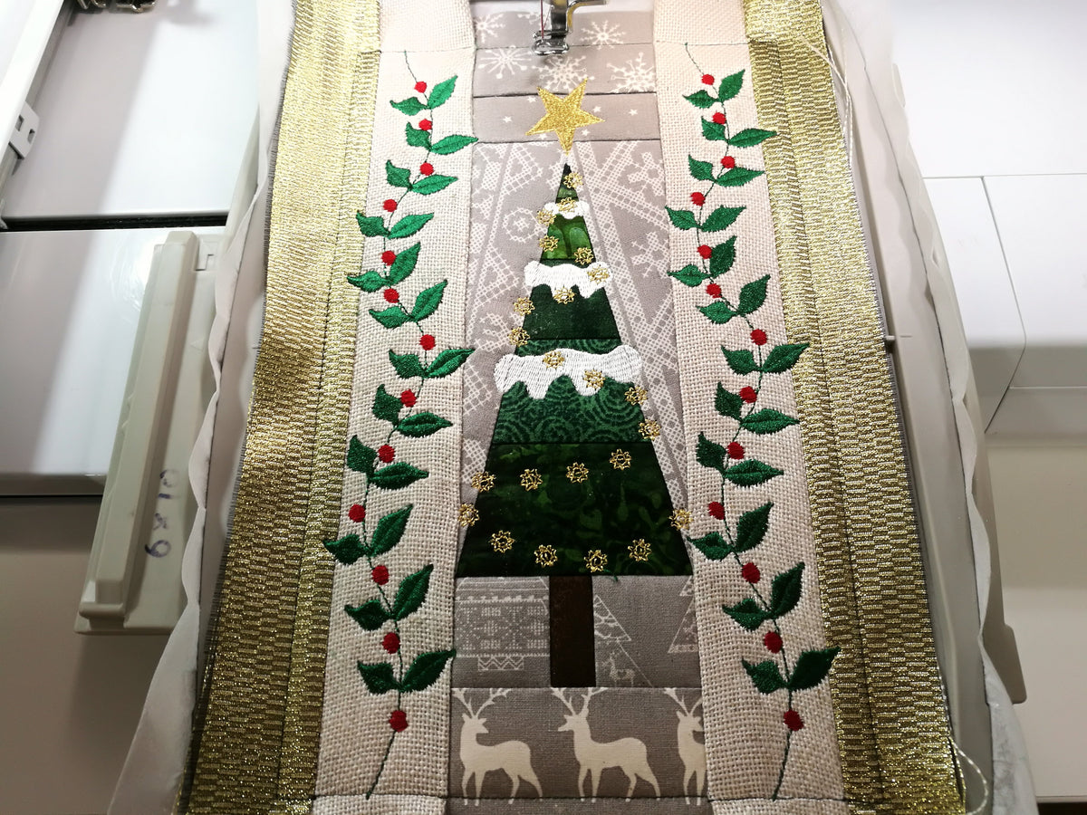 In The Hoop Embroidery - Christmas Tree Mug Rug