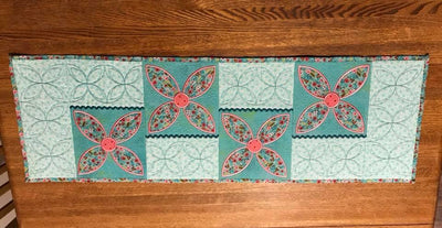 Daisy table runner in the hoop machine embroidery design ITH flower